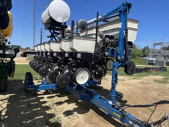 Image of Kinze 3500 equipment image 1