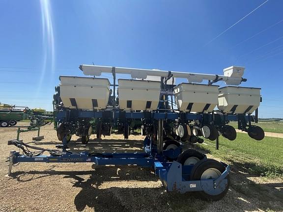 Image of Kinze 3500 equipment image 4