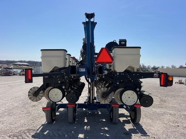 Image of Kinze 3500 equipment image 4