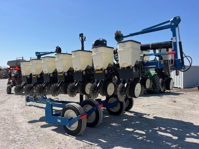 Image of Kinze 3500 equipment image 3