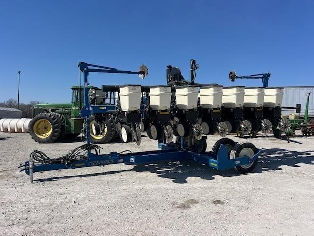 Image of Kinze 3500 equipment image 1