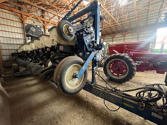 Image of Kinze 3600 equipment image 3