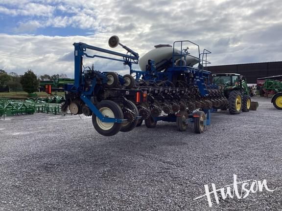 Image of Kinze 3600 equipment image 3