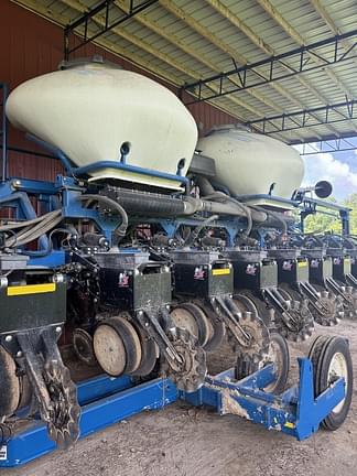 Image of Kinze 3600 equipment image 2
