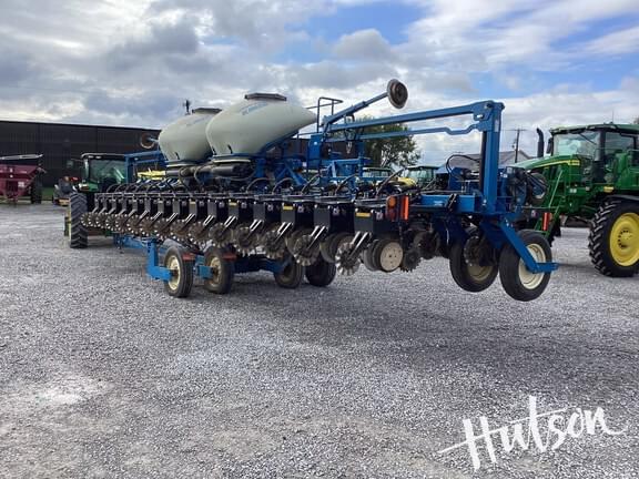 Image of Kinze 3600 equipment image 2