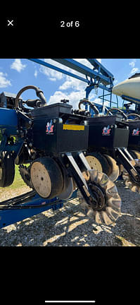 Image of Kinze 3600 equipment image 4
