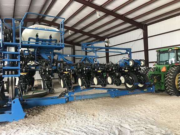 Image of Kinze 3600 equipment image 1