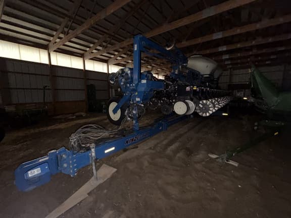 Image of Kinze 3600 equipment image 2