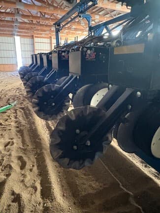 Image of Kinze 3600 equipment image 3