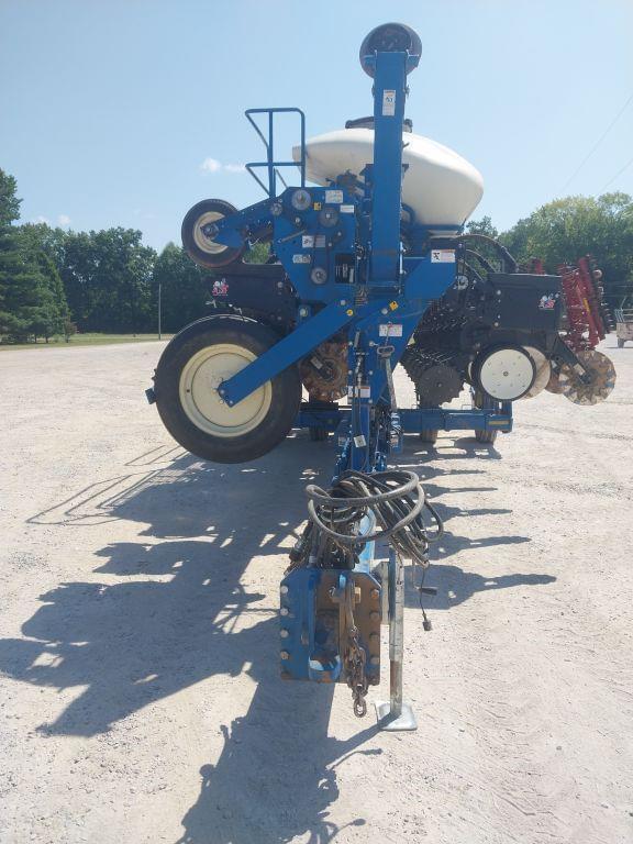 Image of Kinze 3600 equipment image 1