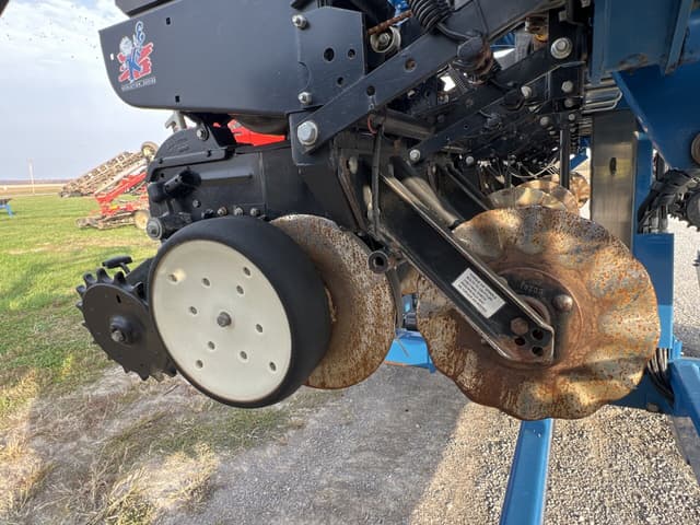 Image of Kinze 3600 equipment image 3