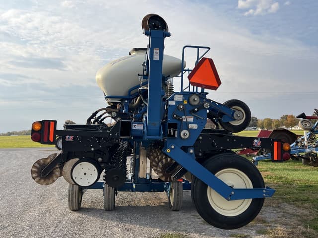 Image of Kinze 3600 equipment image 3