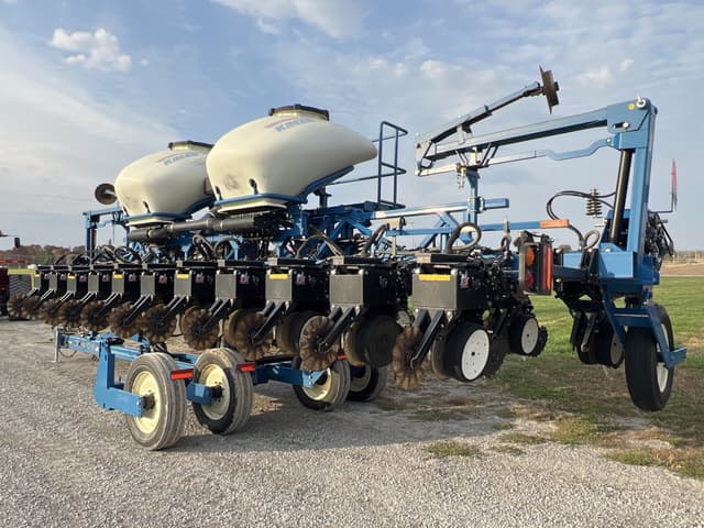 Image of Kinze 3600 equipment image 4