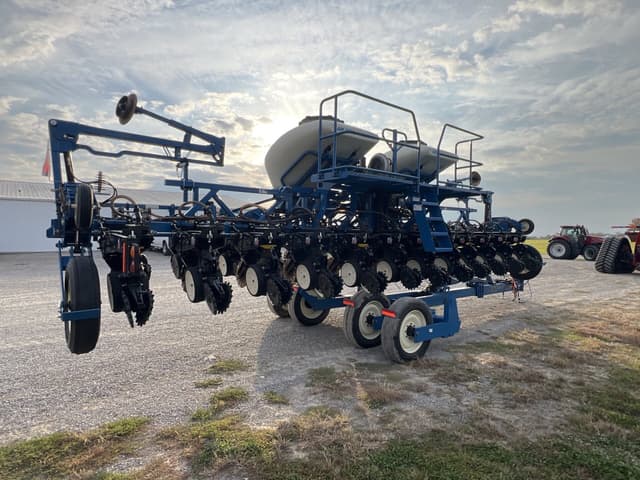 Image of Kinze 3600 equipment image 2