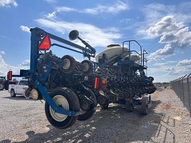 Image of Kinze 3600 equipment image 1