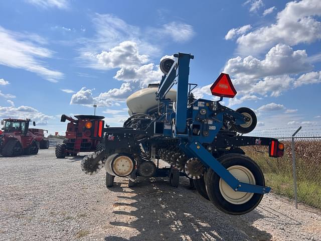 Image of Kinze 3600 equipment image 2