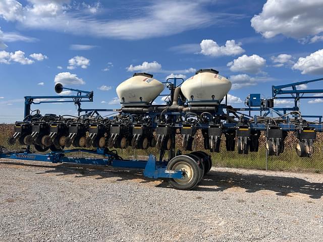 Image of Kinze 3600 equipment image 3