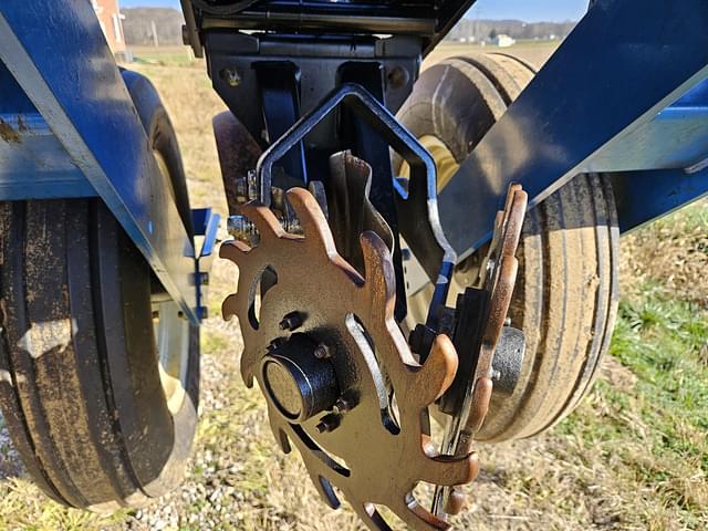 Image of Kinze 3600 equipment image 2