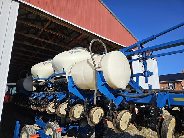 Image of Kinze 3600 equipment image 4