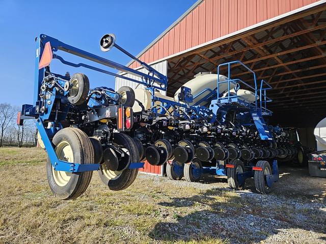 Image of Kinze 3600 equipment image 1