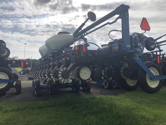 Image of Kinze 3600ASD equipment image 2