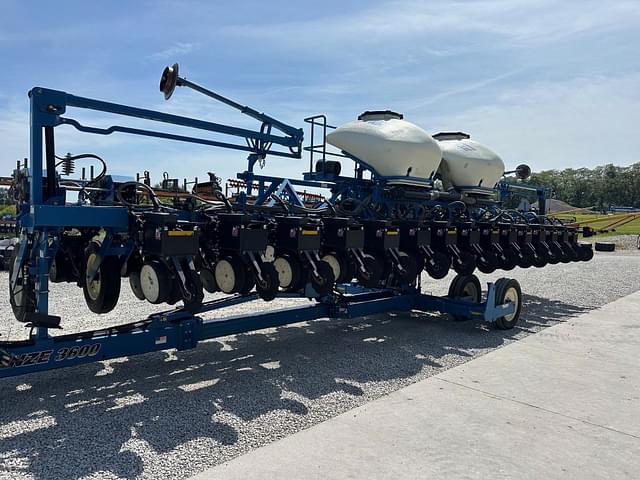 Image of Kinze 3600ASD equipment image 2