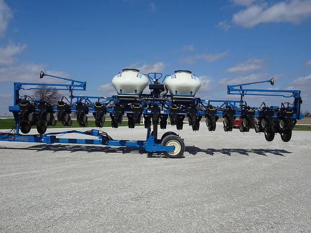 Image of Kinze 3600ASD equipment image 2
