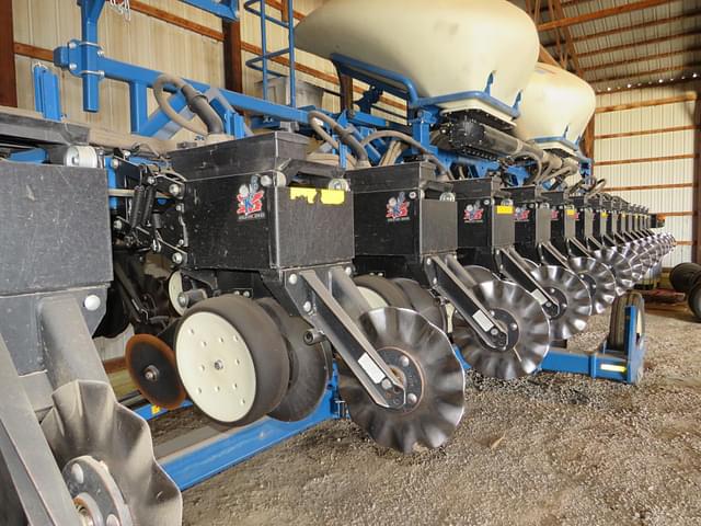 Image of Kinze 3600ASD equipment image 4