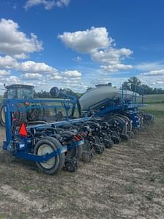 Image of Kinze 3660 equipment image 1