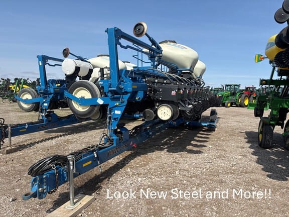 2015 Kinze 3660 Equipment Image0