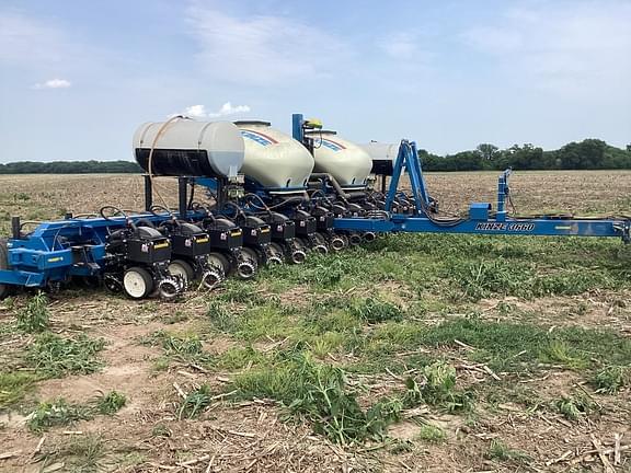 Image of Kinze 3660 equipment image 3