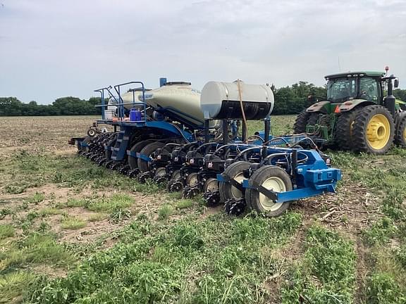 Image of Kinze 3660 equipment image 2