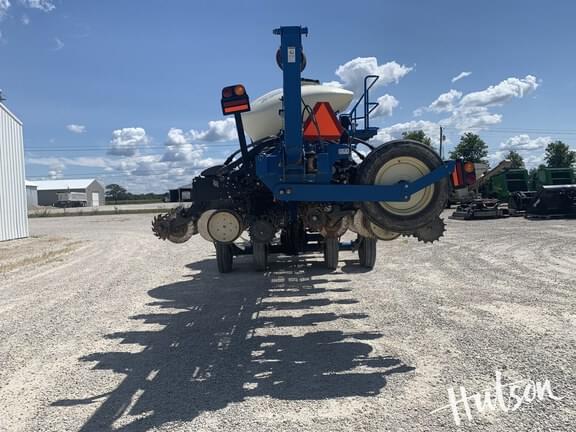 Image of Kinze 3660 equipment image 2