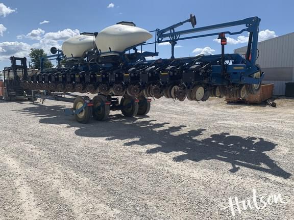 Image of Kinze 3660 equipment image 3