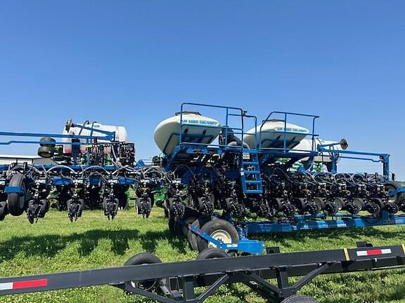 Image of Kinze 3660 equipment image 3