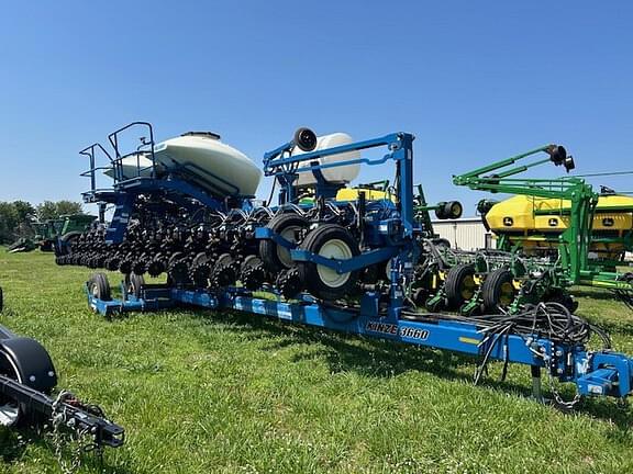 Image of Kinze 3660 equipment image 2