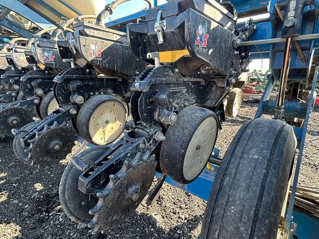 Image of Kinze 3660 equipment image 2