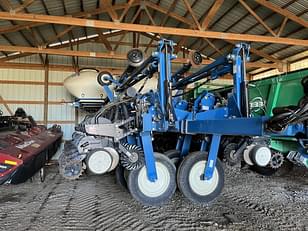 Main image Kinze 3700 3