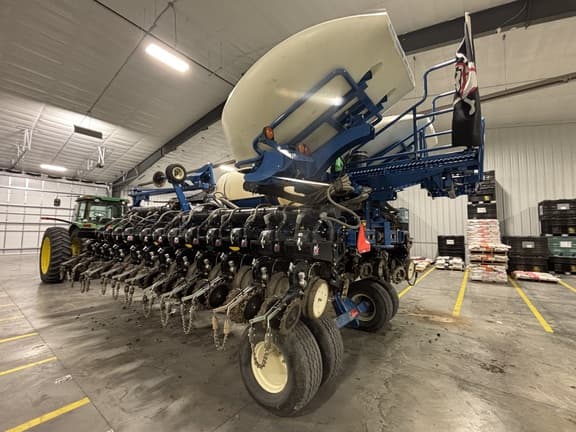 Image of Kinze 3700 equipment image 4