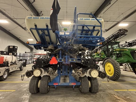 Image of Kinze 3700 equipment image 3