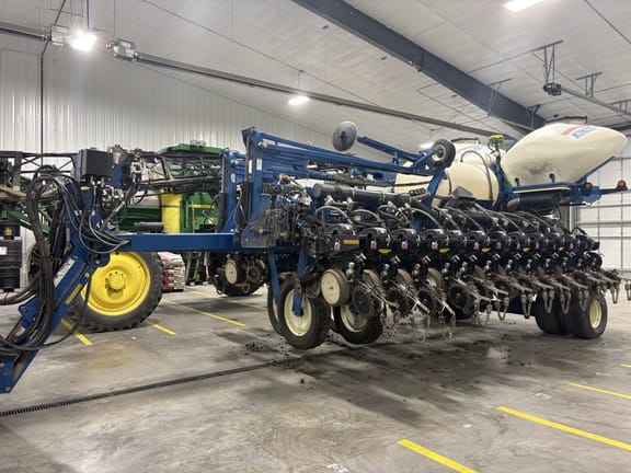 2015 Kinze 3700 Equipment Image0