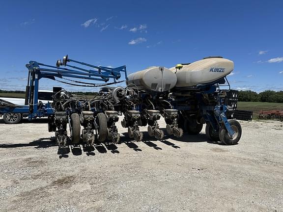 Image of Kinze 4900 equipment image 3