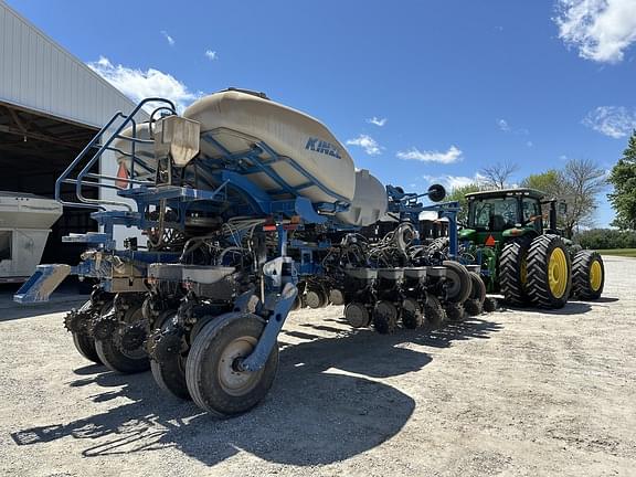 Image of Kinze 4900 equipment image 1