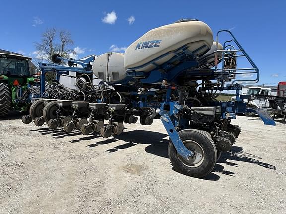 Image of Kinze 4900 equipment image 4