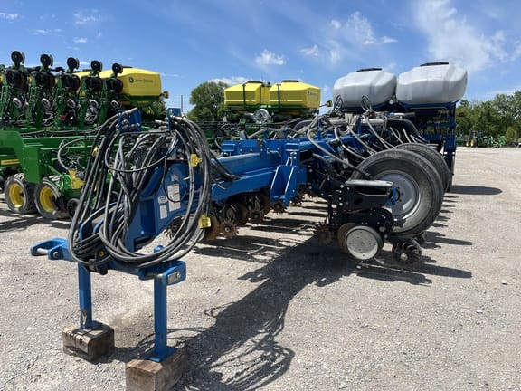 2015 Kinze 4900 Equipment Image0