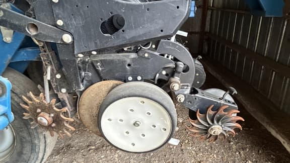 Image of Kinze 4900 equipment image 4