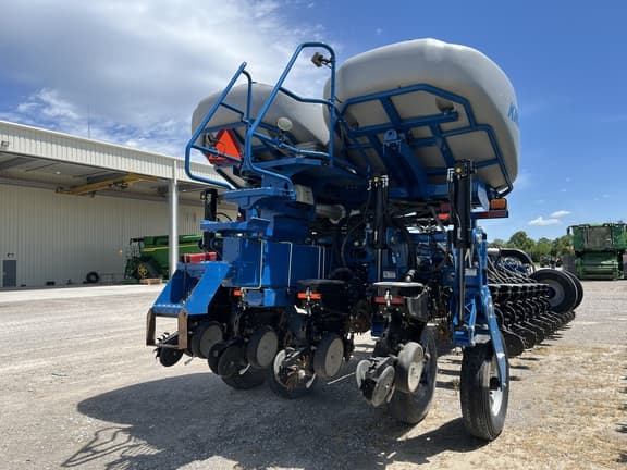 Image of Kinze 4900 equipment image 4