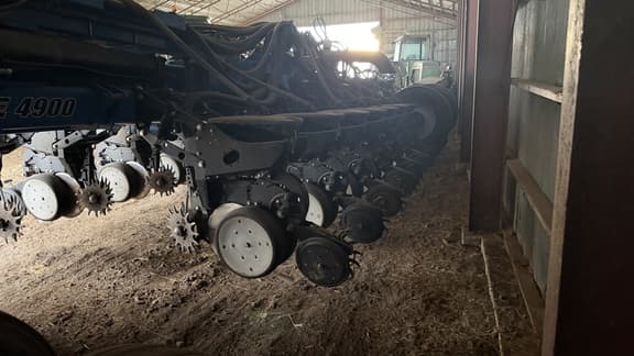 Image of Kinze 4900 equipment image 2