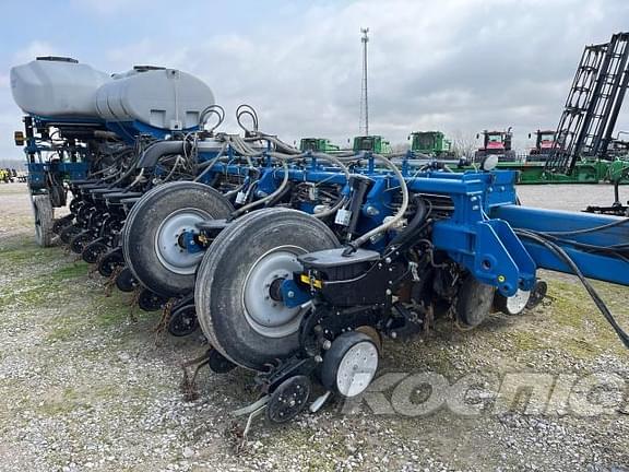 Image of Kinze 4900 equipment image 2