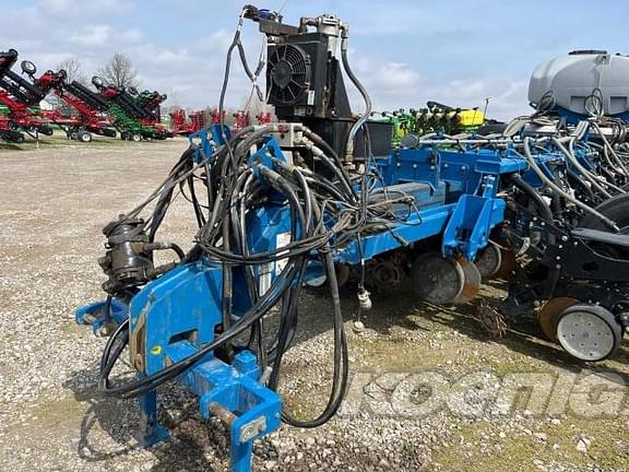 Image of Kinze 4900 equipment image 4